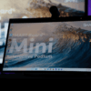 Mooie close up gemaakt van de SMART Board Mini die is gesynchroniseerd met het SMART Board op de achtergrond.