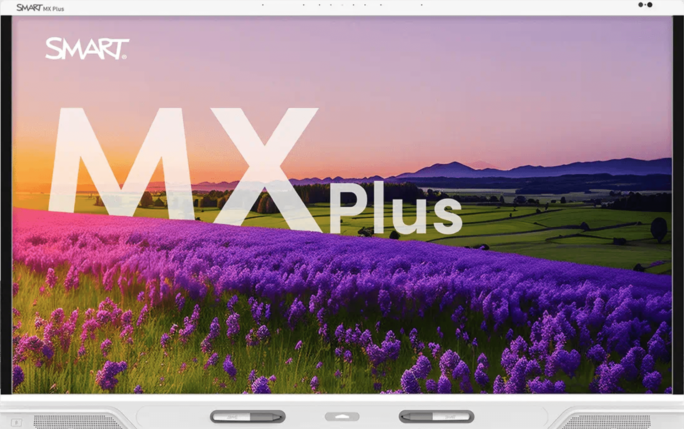 Vooraanzicht van de SMART MX Plus met natuurbeeld achtergrond