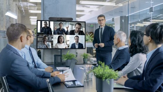 Corporate meeting met behulp van een Display in een vergaderruimte
