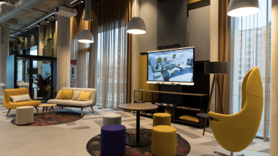 Een afbeelding van onze showroom Amsterdam. Waarin een opstelling met een SMART Board te zien.