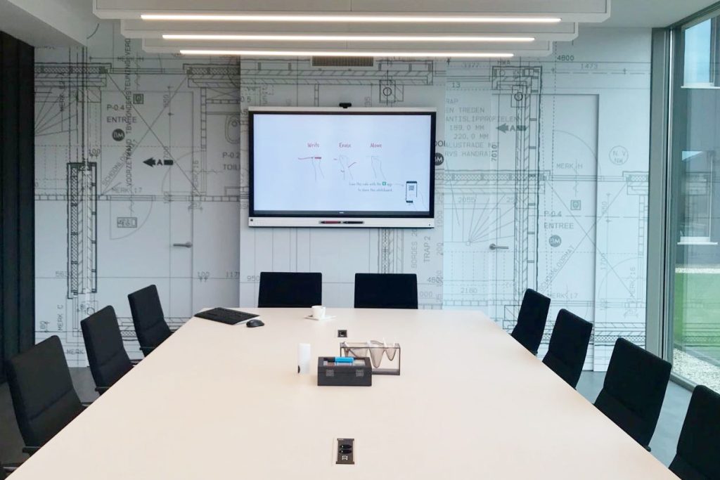 BIM room met SMART Board model 6000 in een vergaderruimte